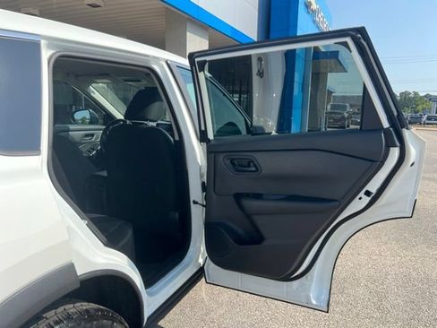Used 2024 Nissan Rogue S FWD image 12