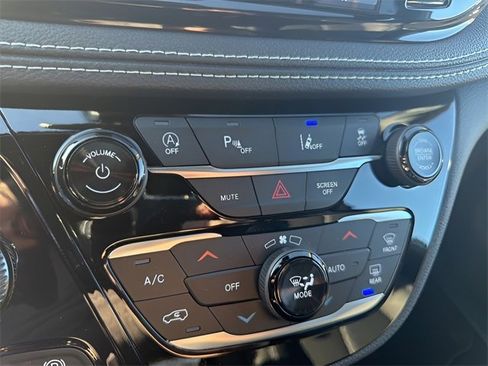 New 2026 Chrysler Pacifica Select image 13