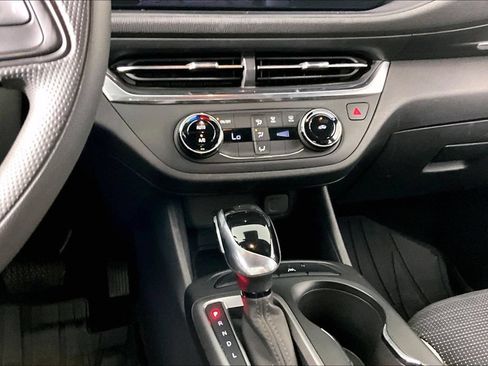 Certified 2024 Buick Envista Preferred w/ Advanced Safety Package FWD image 8