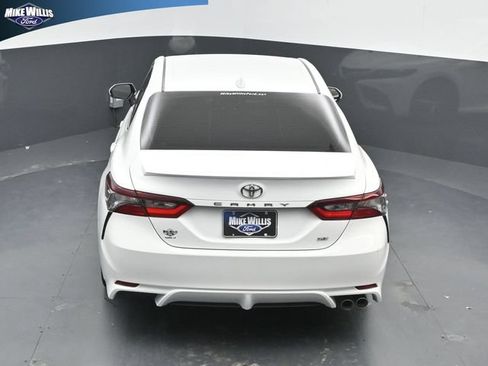 Used 2022 Toyota Camry SE FWD image 14