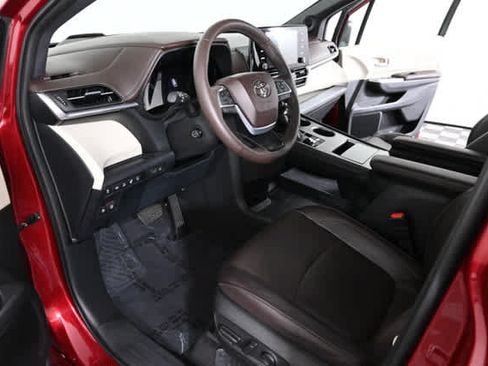 Used 2022 Toyota Sienna Platinum AWD/4WD image 20