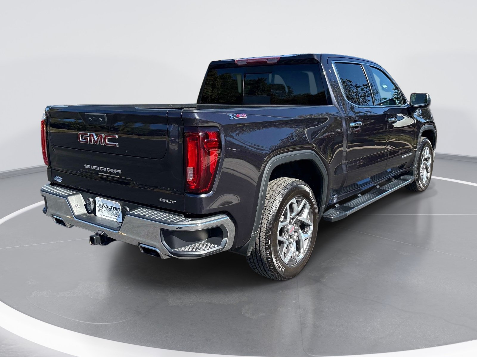 Used 2023 GMC Sierra 1500 SLT AWD/4WD image 8