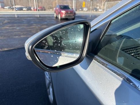 Used 2017 Volkswagen Passat 1.8T SEL Premium image 3