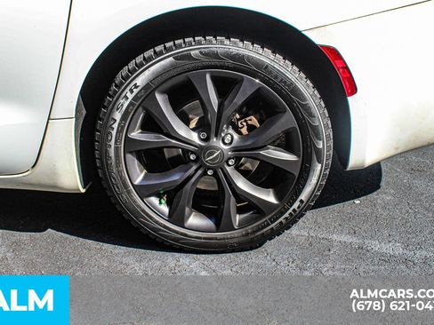 Used 2019 Chrysler Pacifica Touring Plus w/ S Appearance Package FWD image 15