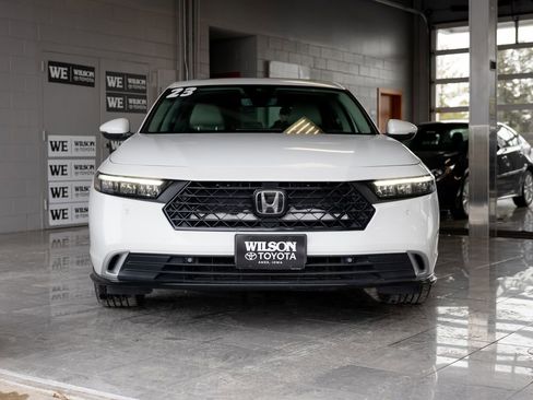 Used 2023 Honda Accord Touring image 3