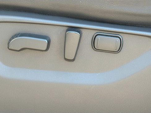 Used 2023 Nissan Armada SL w/ Captain's Chairs Package image 25