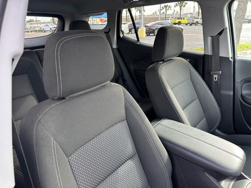 Used 2024 GMC Terrain SLE w/ Driver Convenience Package image 23