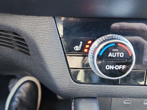 Used 2024 Mitsubishi Outlander SE image 19