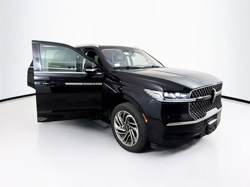 Used 2025 Lincoln Navigator Reserve image 14