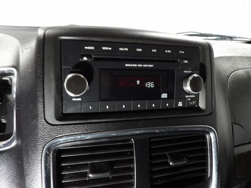 Used 2013 Dodge Grand Caravan SXT FWD image 18