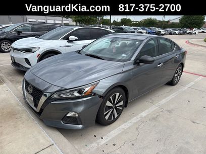 Used 2021 Nissan Altima 2.5 SV w/ SV Premium Package