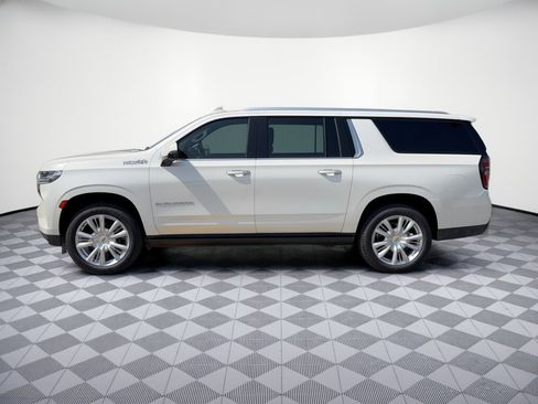 Certified 2024 Chevrolet Suburban High Country AWD/4WD image 2
