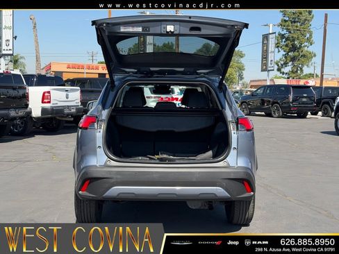 Used 2023 Toyota Corolla Cross XLE w/ Convenience Package FWD image 10