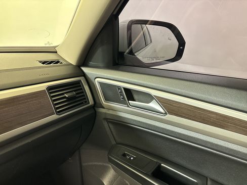 Used 2019 Volkswagen Atlas SE image 28