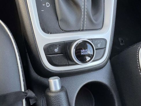 Certified 2024 Hyundai Venue Limited image 28