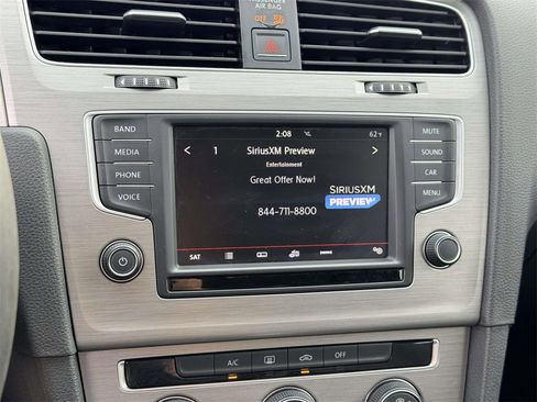 Used 2016 Volkswagen Golf S image 3