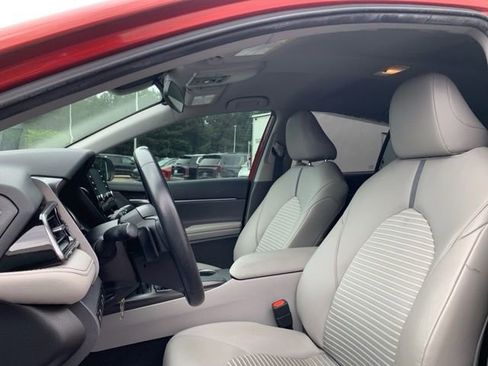 Used 2021 Toyota Camry SE image 19