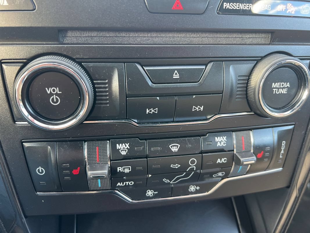 Used 2017 Ford Explorer XLT w/ Equipment Group 202A AWD/4WD image 20