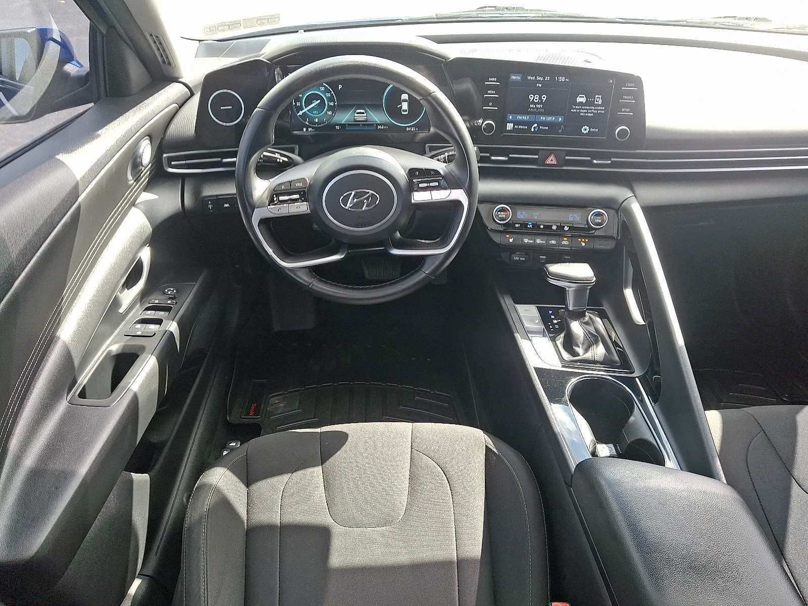 Used 2021 Hyundai Elantra SEL w/ Convenience + Premium Package FWD image 11