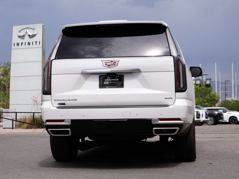 Used 2025 Cadillac Escalade ESV Premium Luxury w/ LPO, Floor Liner Package AWD/4WD image 11