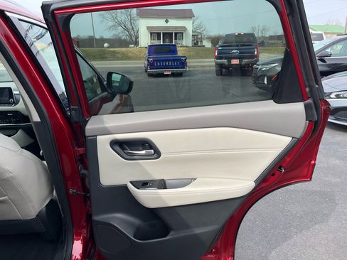 Used 2023 Nissan Rogue SL image 19