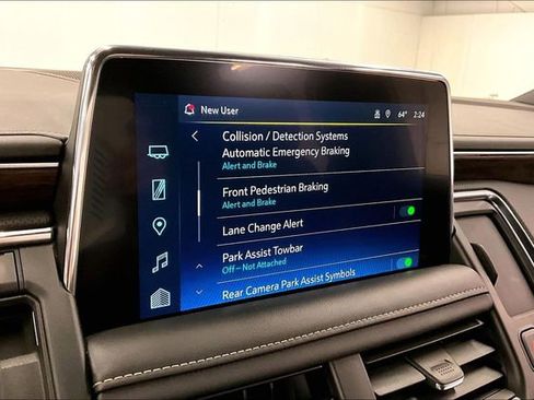 Used 2023 Chevrolet Suburban Premier AWD/4WD image 38