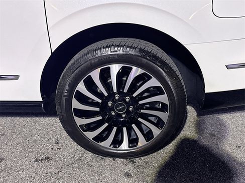 Used 2022 Lincoln Navigator L Black Label image 8