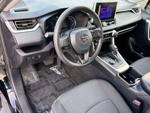 Used 2025 Toyota RAV4 XLE image 9