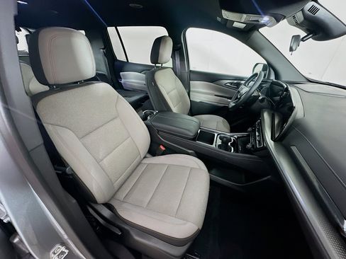 Used 2025 Chevrolet Traverse LT image 33