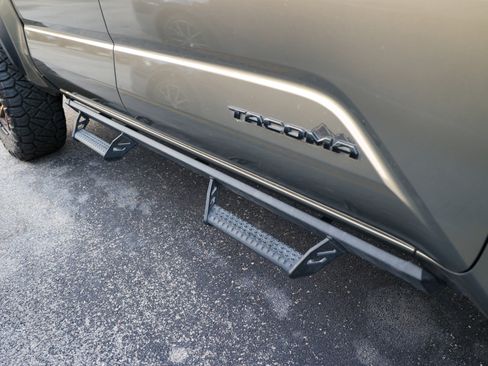 Used 2025 Toyota Tacoma TRD Off-Road image 11