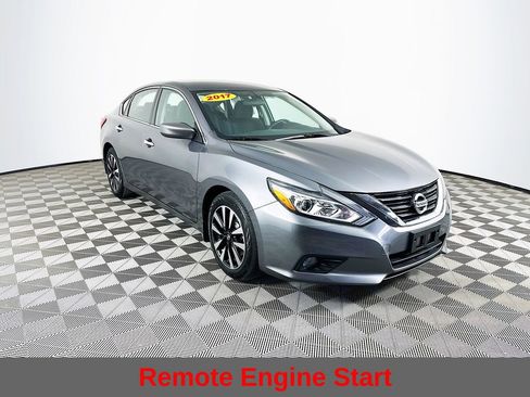 Used 2017 Nissan Altima 2.5 SV image 4