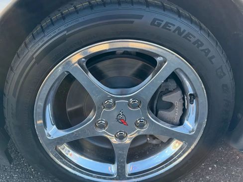 Used 2001 Chevrolet Corvette Coupe w/ Preferred Equipment Group1 image 32