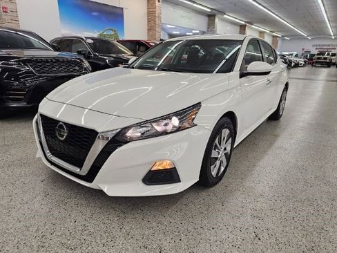 Used 2022 Nissan Altima 2.5 S image 1