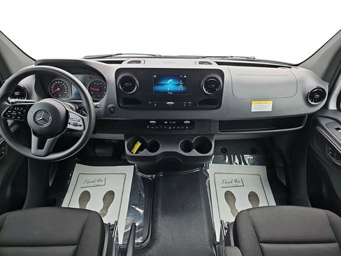 Used 2024 Mercedes-Benz Sprinter 2500 image 12