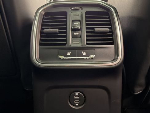 Used 2020 Porsche Macan image 31