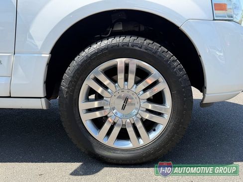 Used 2011 Lincoln Navigator 4WD image 30