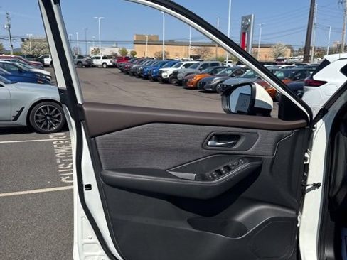 Certified 2022 Nissan Rogue SV image 10