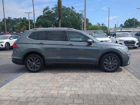 Used 2022 Volkswagen Tiguan SE FWD image 3
