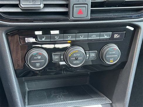 Used 2024 Volkswagen Taos SE image 30