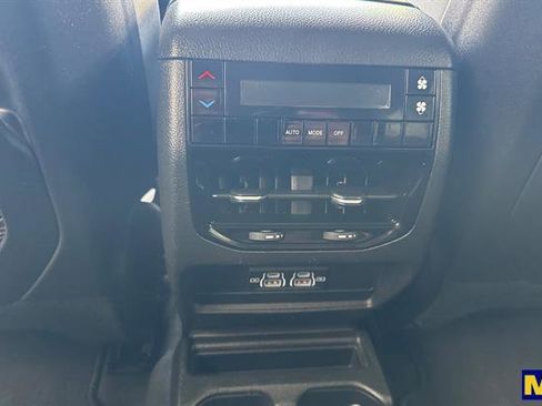 Used 2023 Jeep Grand Cherokee L Laredo image 15