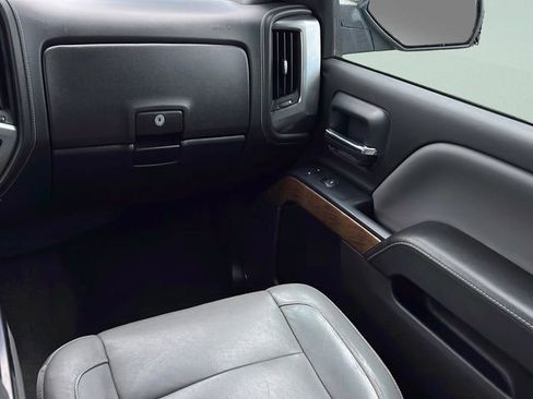 Used 2018 Chevrolet Silverado 1500 LTZ RWD image 12