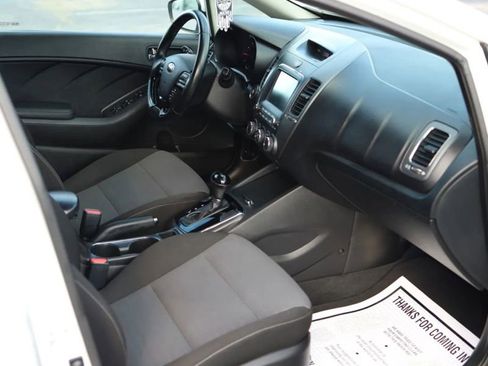 Used 2017 Kia Forte S w/ S Technology Package image 40