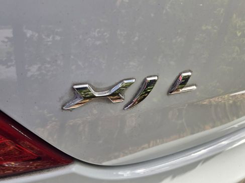 Used 2019 Jaguar XJ L Portfolio RWD image 8