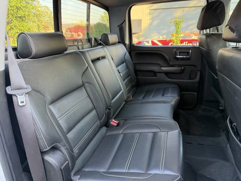 Used 2017 GMC Sierra 2500 Denali w/ Suspension Package, Off-Road AWD/4WD image 28