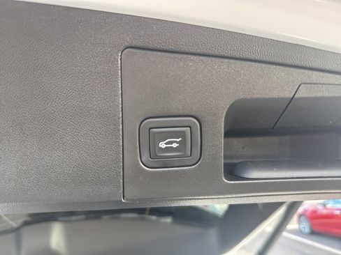 Certified 2025 Cadillac XT5 Premium Luxury image 11