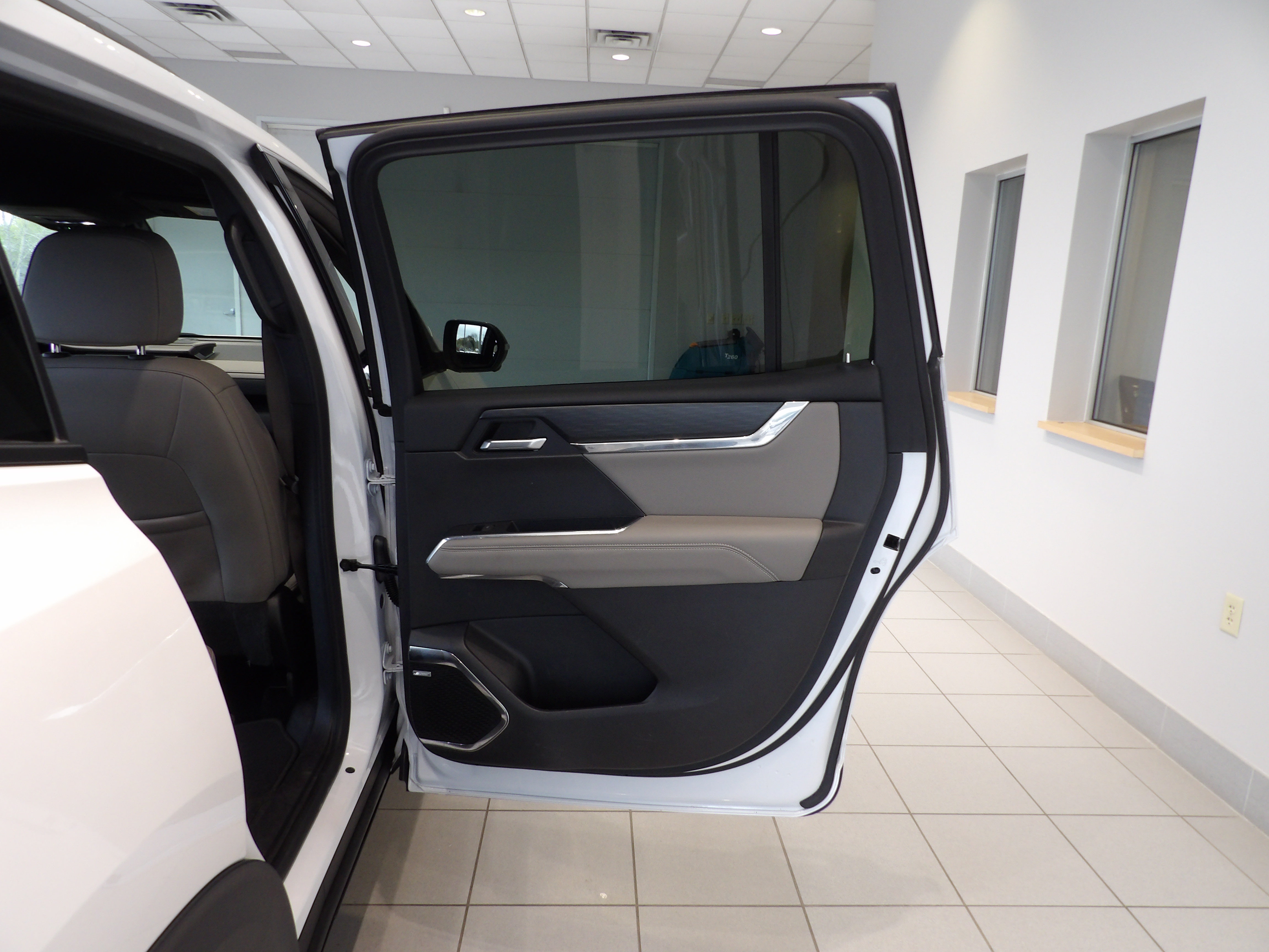 Used 2024 GMC Acadia Elevation w/ Luxury Package AWD/4WD image 22