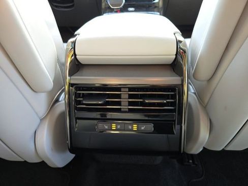 Used 2025 Land Rover Range Rover Sport SE image 11