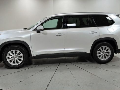 Certified 2024 Toyota Grand Highlander XLE image 8