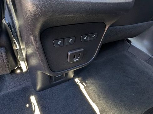Used 2023 Chevrolet Equinox Premier AWD/4WD image 15