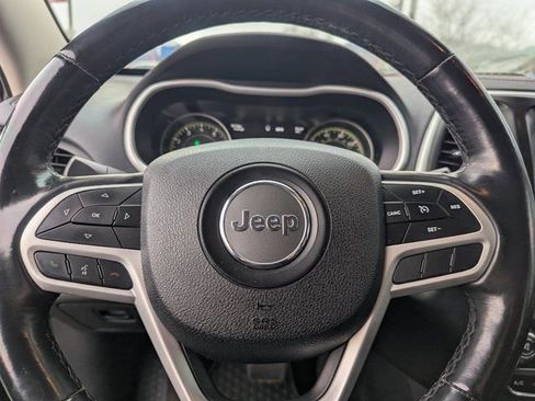 Used 2018 Jeep Cherokee Trailhawk w/ Comfort & Convenience Group image 19